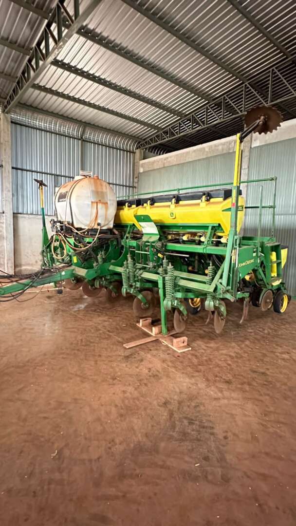 PLANTADEIRA JOHN DEERE PLANTADEIRAS 1113 ANO 2013 de Auto Máquinas Palotina no Paraná