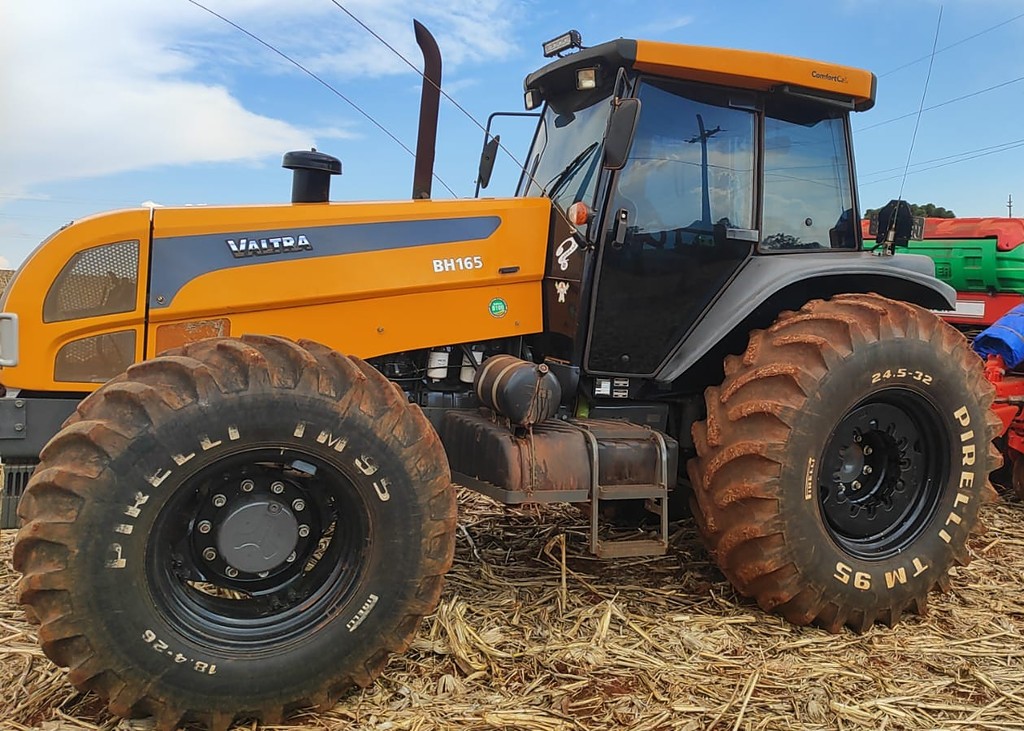 TRATOR VALTRA VALTRA BH 165 ANO 2016 de Auto Máquinas Palotina no Paraná