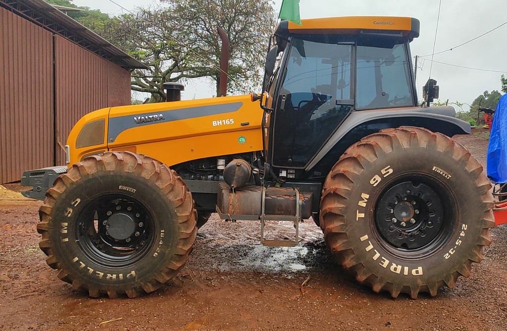TRATOR VALTRA VALTRA BH 165 ANO 2016 de Auto Máquinas Palotina no Paraná
