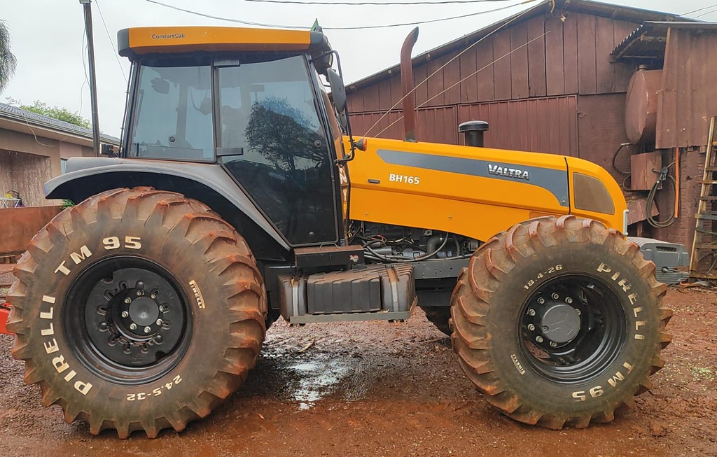 TRATOR VALTRA VALTRA BH 165 ANO 2016 de Auto Máquinas Palotina no Paraná