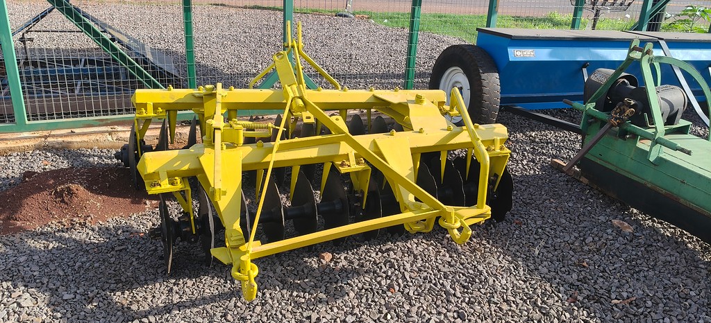 IMPLEMENTOS AGRICOLAS GRADE NIVELADORA NIVELADORA 24 DISCOS ANO 1990