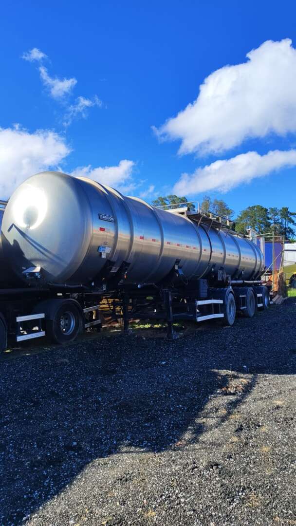 Carreta SEMI-REBOQUE TANQUE INOX Randon ANO 2014 1+1+1 Vanderleia de Venda Truck Anuncios Jacarei SP em São Paulo