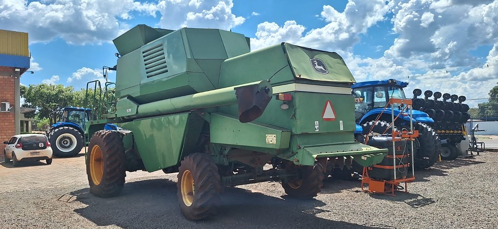 COLHEITADEIRA JONH DEERE JOHN DEERE 1570 ANO 2014 de Grupo Shark no Paraná