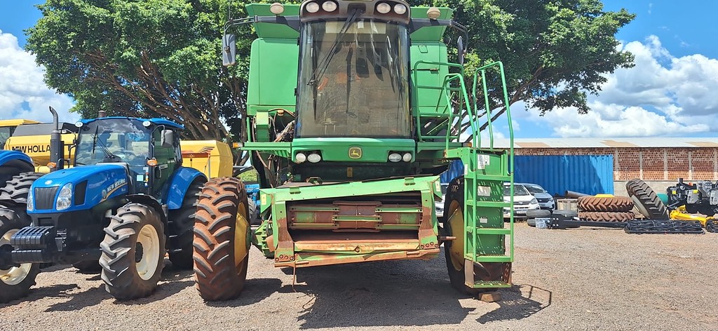COLHEITADEIRA JONH DEERE JOHN DEERE 1570 ANO 2014 de Grupo Shark no Paraná