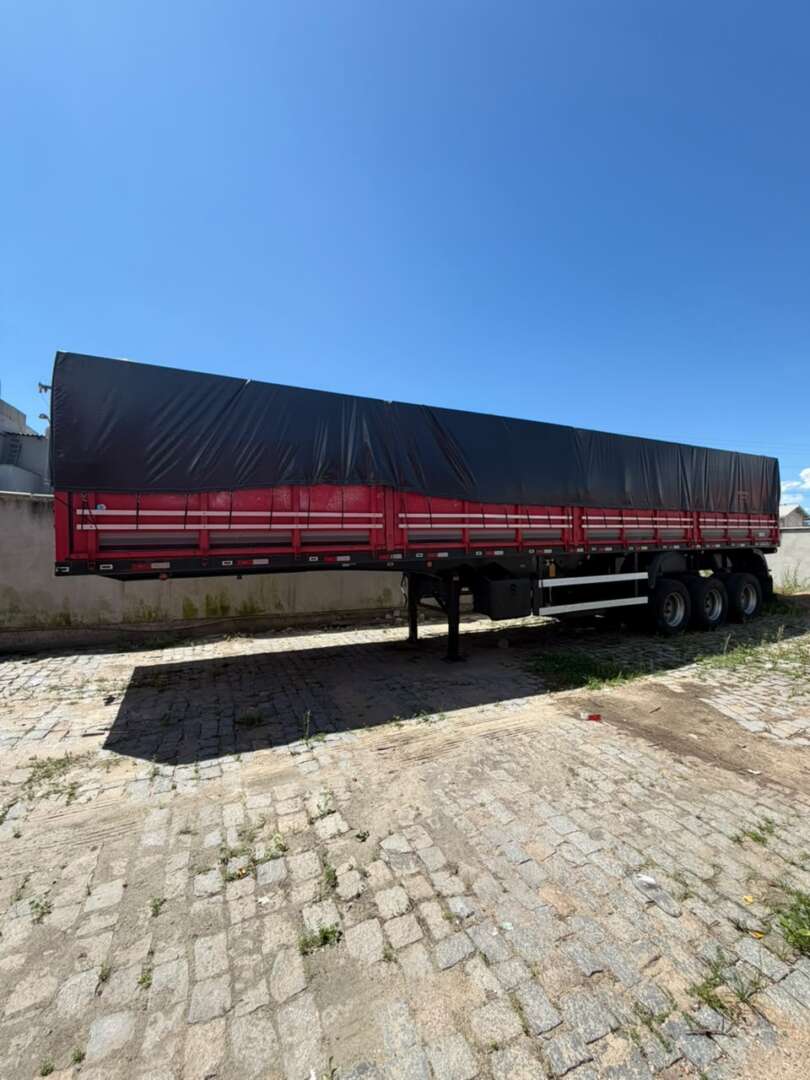 Carreta SEMI-REBOQUE GRANELEIRO Librelato ANO 2021 3 Eixos de Zanella Construtora na Santa Catarina