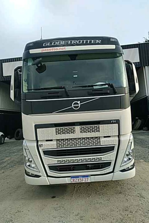 Caminhão VOLVO FH 460 Cavalo Mecânico ANO 2023 de Pasetto Transporte na Santa Catarina