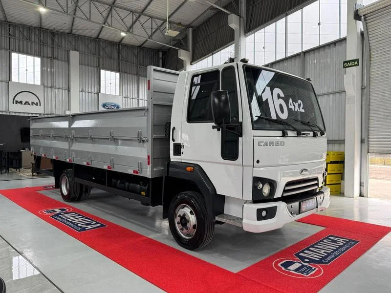 Caminhão FORD CARGO 1119 Carroceria Ferro ANO 2016 de Manica Caminhões no Paraná