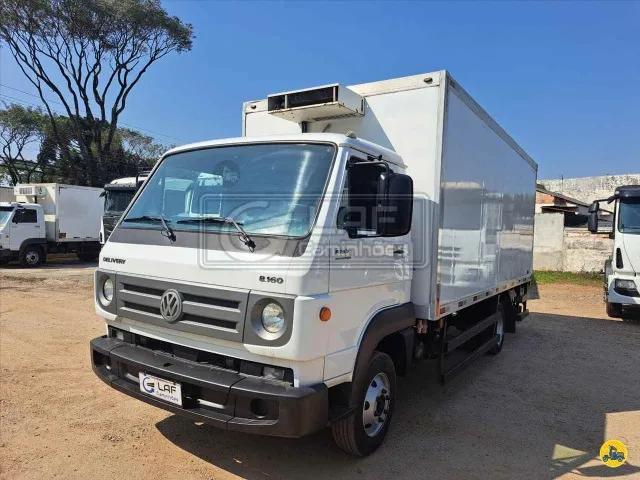 Caminhão VOLKSWAGEN VW 8160 Baú Refrigerado ANO 2015 de Laf Caminhões no Paraná