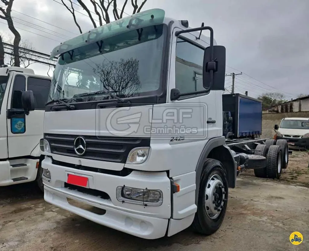 Caminhão MERCEDES BENZ MB 2425 Chassis ANO 2011 de Laf Caminhões no Paraná