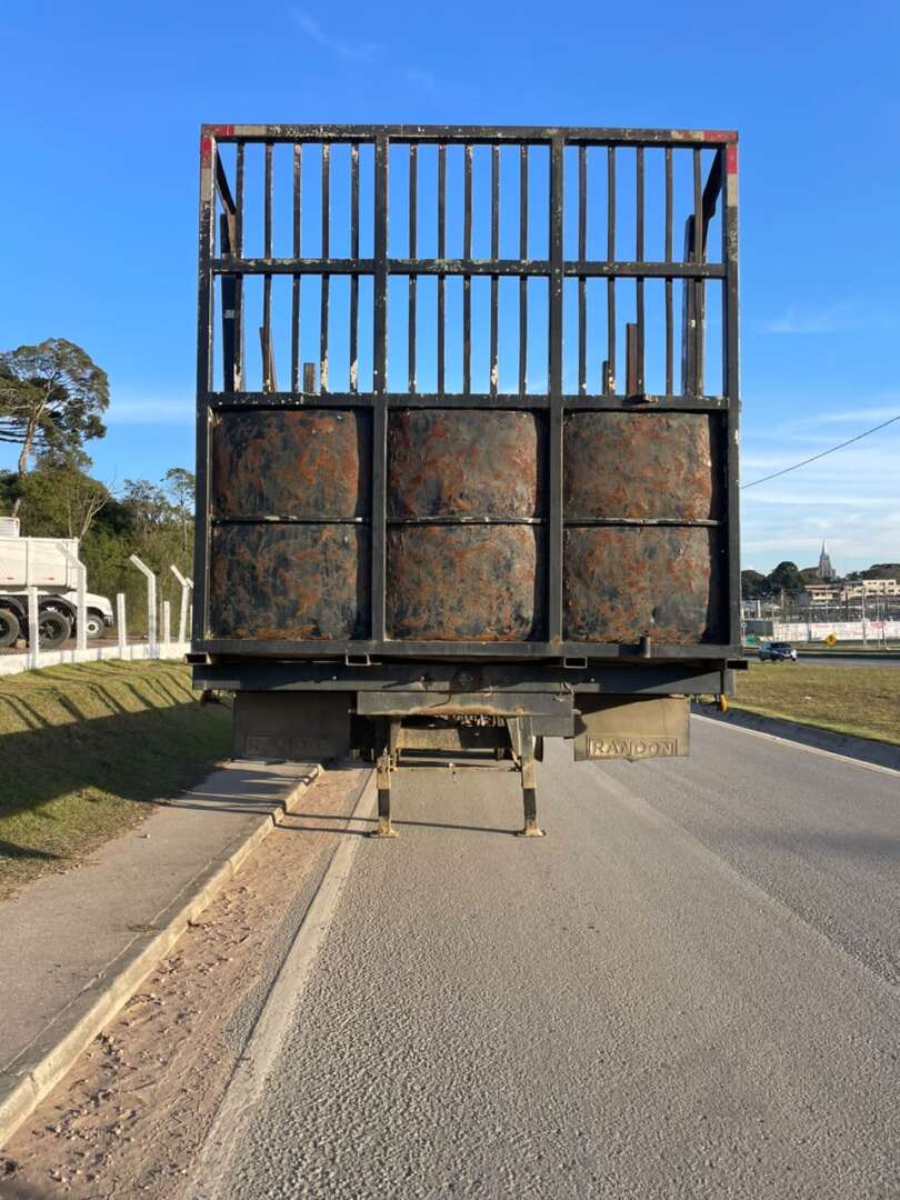 Carreta SEMI-REBOQUE FLORESTAL Facchini ANO 2002 3 Eixos de Jeff Caminhões e Carretas no Paraná