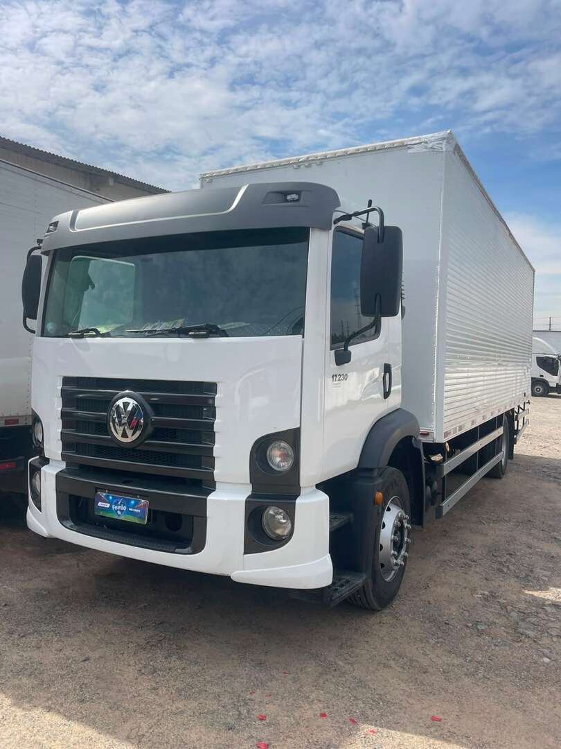 Caminhão VOLKSWAGEN VW 17230 Baú Furgão ANO 2021 de Jeff Caminhões e Carretas no Paraná