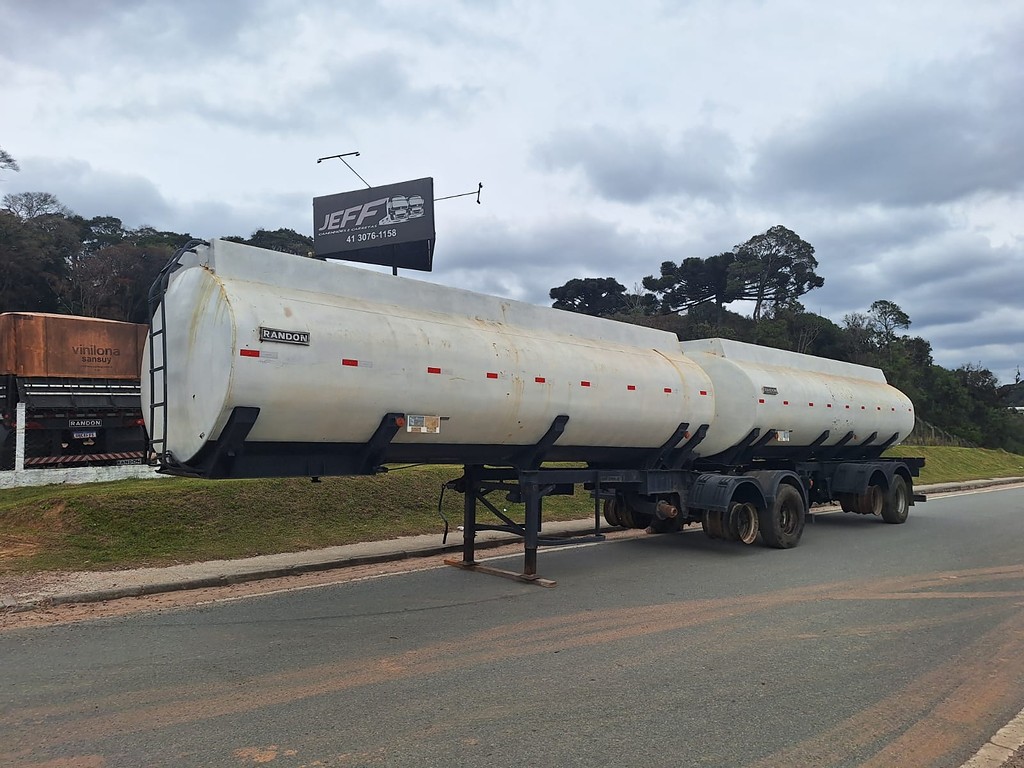 Carreta BITREM TANQUE AÇO Randon ANO 2006 7 eixos de Jeff Caminhões e Carretas no Paraná