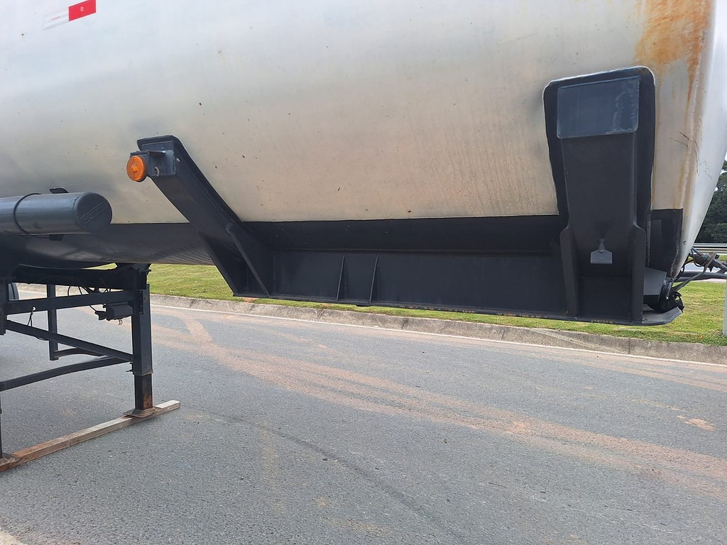 Carreta BITREM TANQUE AÇO Randon ANO 2006 7 eixos de Jeff Caminhões e Carretas no Paraná