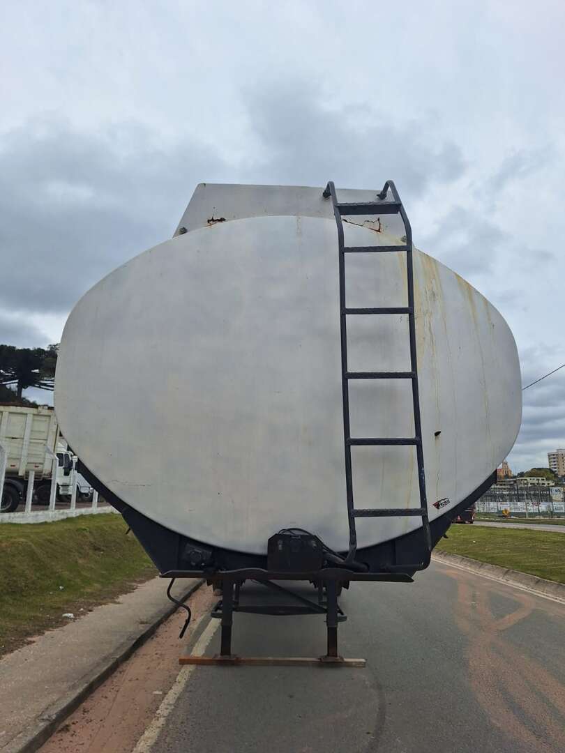 Carreta BITREM TANQUE AÇO Randon ANO 2006 7 eixos de Jeff Caminhões e Carretas no Paraná