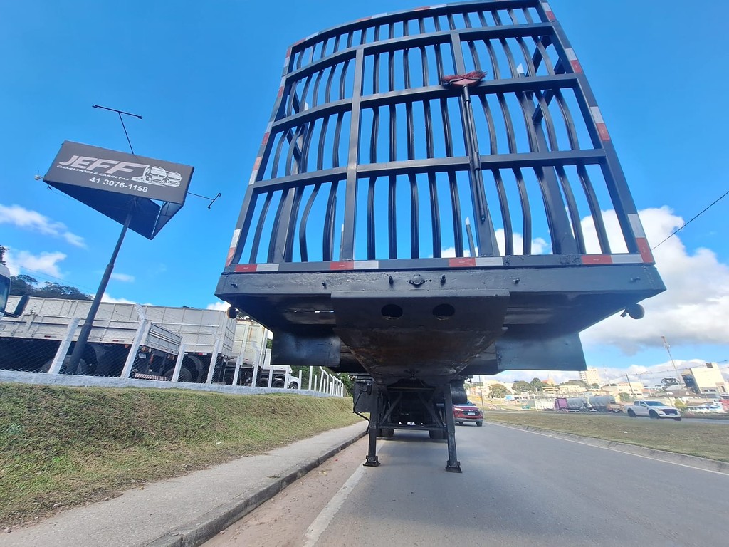 Carreta BITREM FLORESTAL Guerra ANO 2006 6 Eixos de Jeff Caminhões e Carretas no Paraná