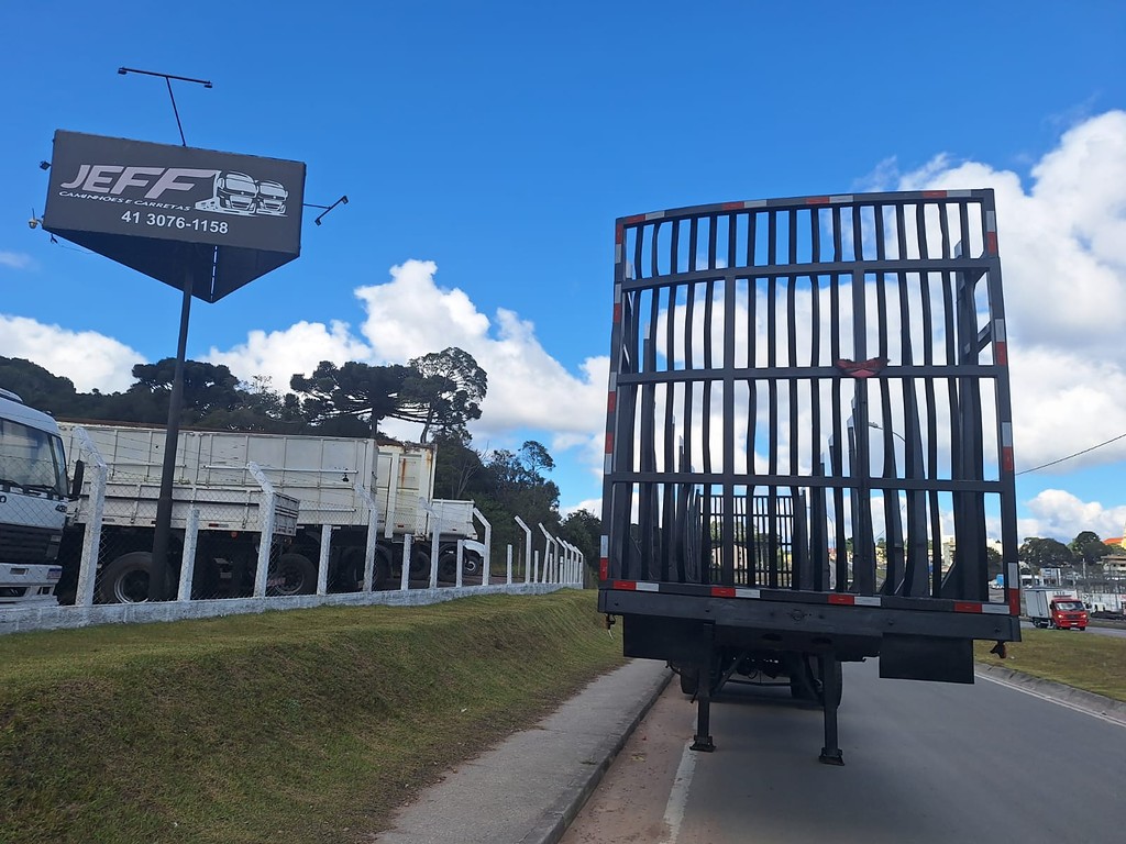 Carreta BITREM FLORESTAL Guerra ANO 2006 6 Eixos de Jeff Caminhões e Carretas no Paraná