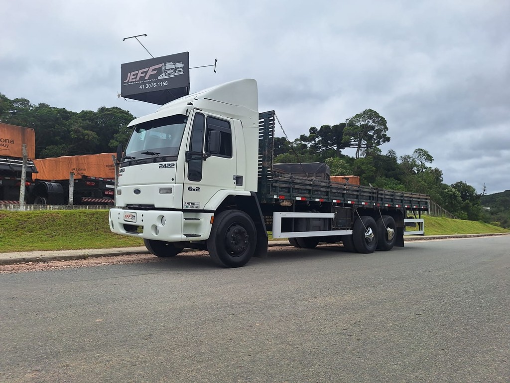 Caminhão FORD CARGO 2422 Carroceria ANO 2005 de Jeff Caminhões e Carretas no Paraná