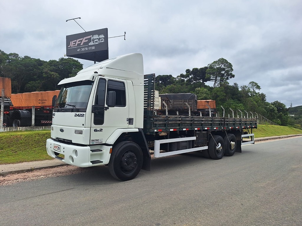 Caminhão FORD CARGO 2422 Carroceria ANO 2005 de Jeff Caminhões e Carretas no Paraná