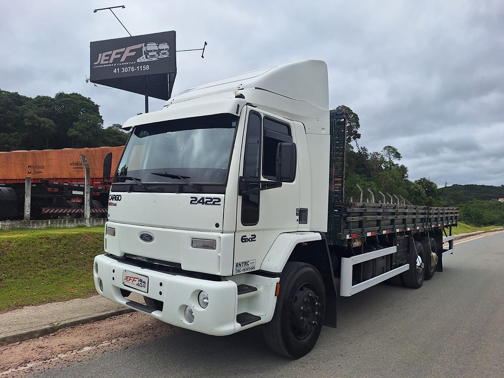 Caminhão FORD CARGO 2422 Carroceria ANO 2005 de Jeff Caminhões e Carretas no Paraná