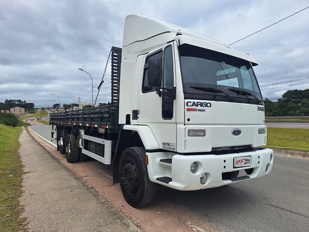 Caminhão FORD CARGO 2422 Carroceria ANO 2005 de Jeff Caminhões e Carretas no Paraná