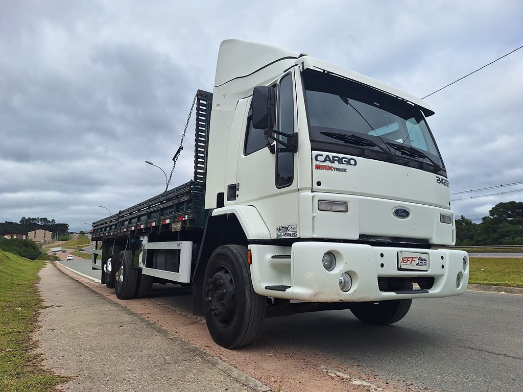 Caminhão FORD CARGO 2422 Carroceria ANO 2005 de Jeff Caminhões e Carretas no Paraná
