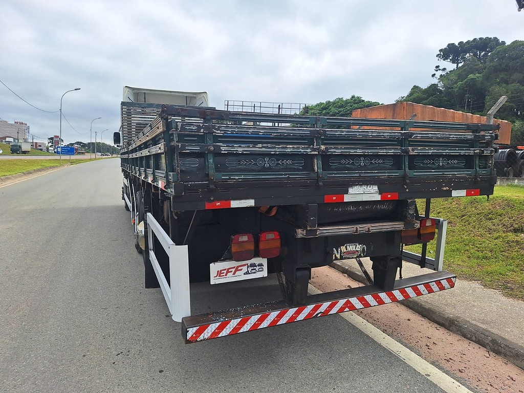 Caminhão FORD CARGO 2422 Carroceria ANO 2005 de Jeff Caminhões e Carretas no Paraná