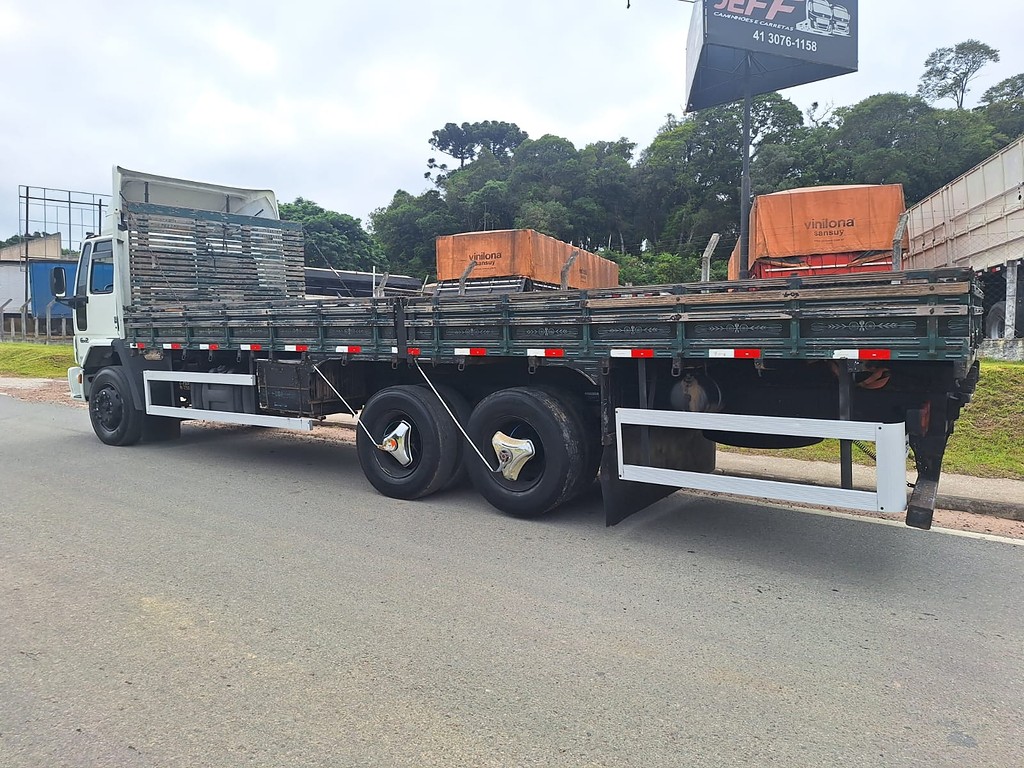 Caminhão FORD CARGO 2422 Carroceria ANO 2005 de Jeff Caminhões e Carretas no Paraná