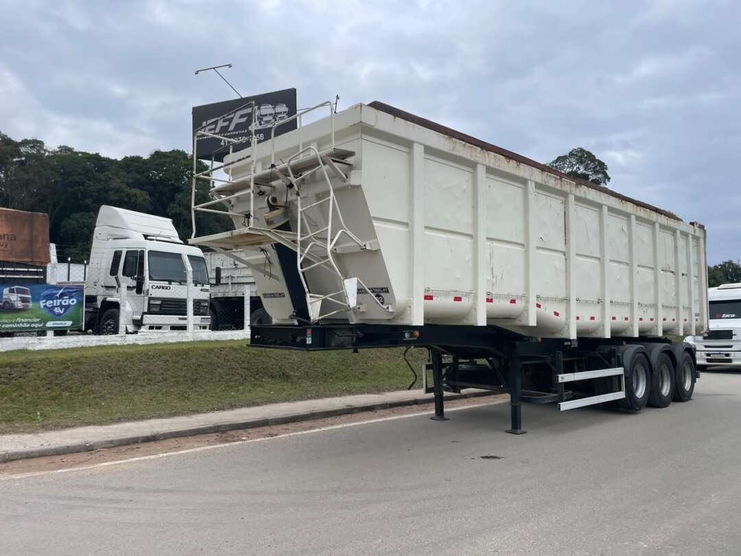 Carreta SEMI-REBOQUE BASCULANTE Randon ANO 2021 3 Eixos de Jeff Caminhões e Carretas no Paraná