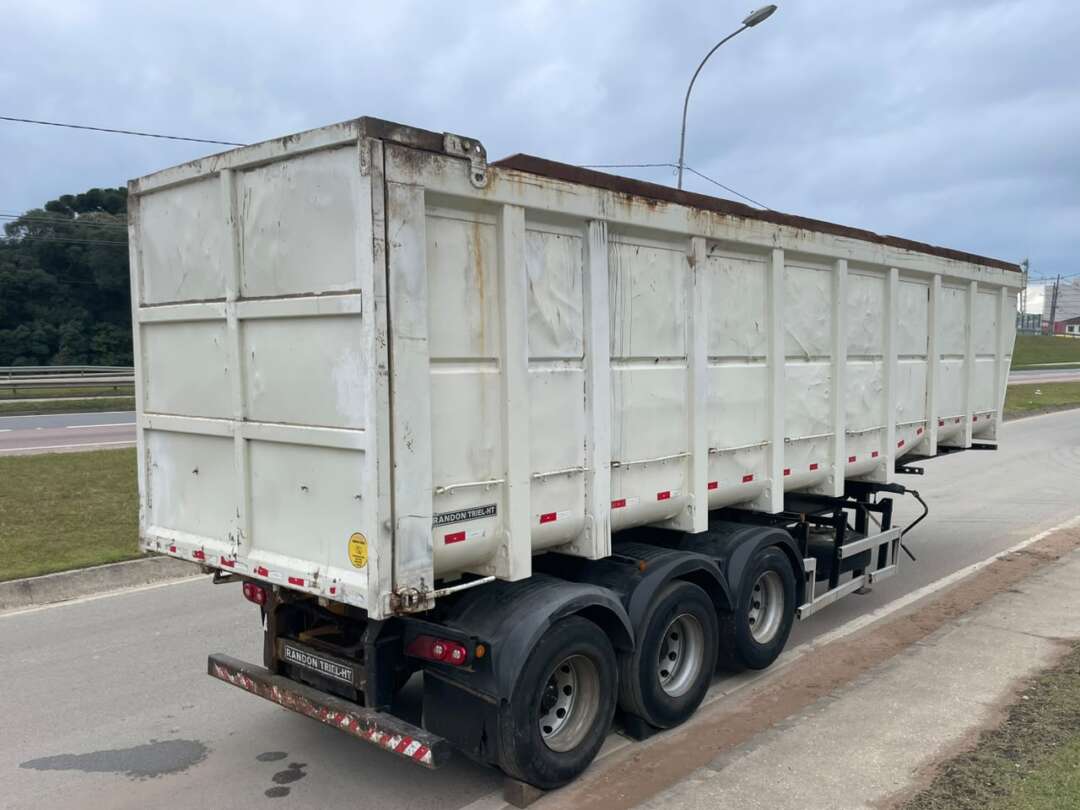 Carreta SEMI-REBOQUE BASCULANTE Randon ANO 2021 3 Eixos de Jeff Caminhões e Carretas no Paraná