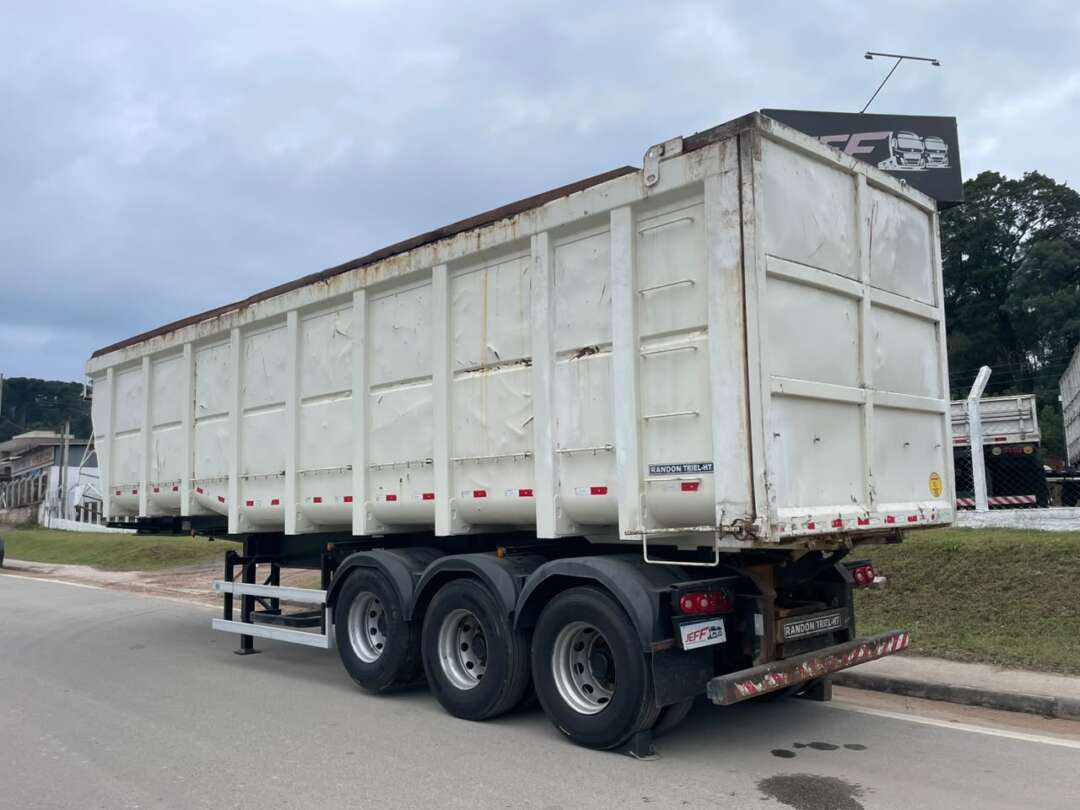 Carreta SEMI-REBOQUE BASCULANTE Randon ANO 2021 3 Eixos de Jeff Caminhões e Carretas no Paraná