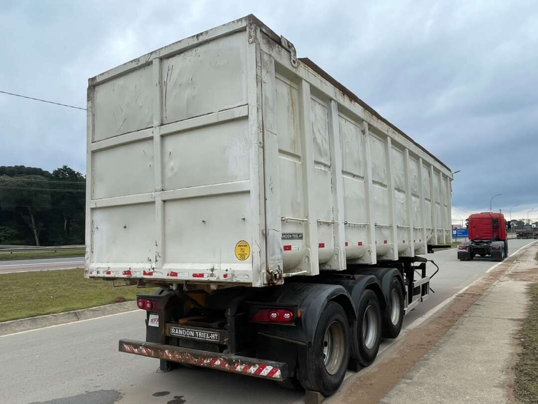 Carreta SEMI-REBOQUE BASCULANTE Randon ANO 2021 3 Eixos de Jeff Caminhões e Carretas no Paraná