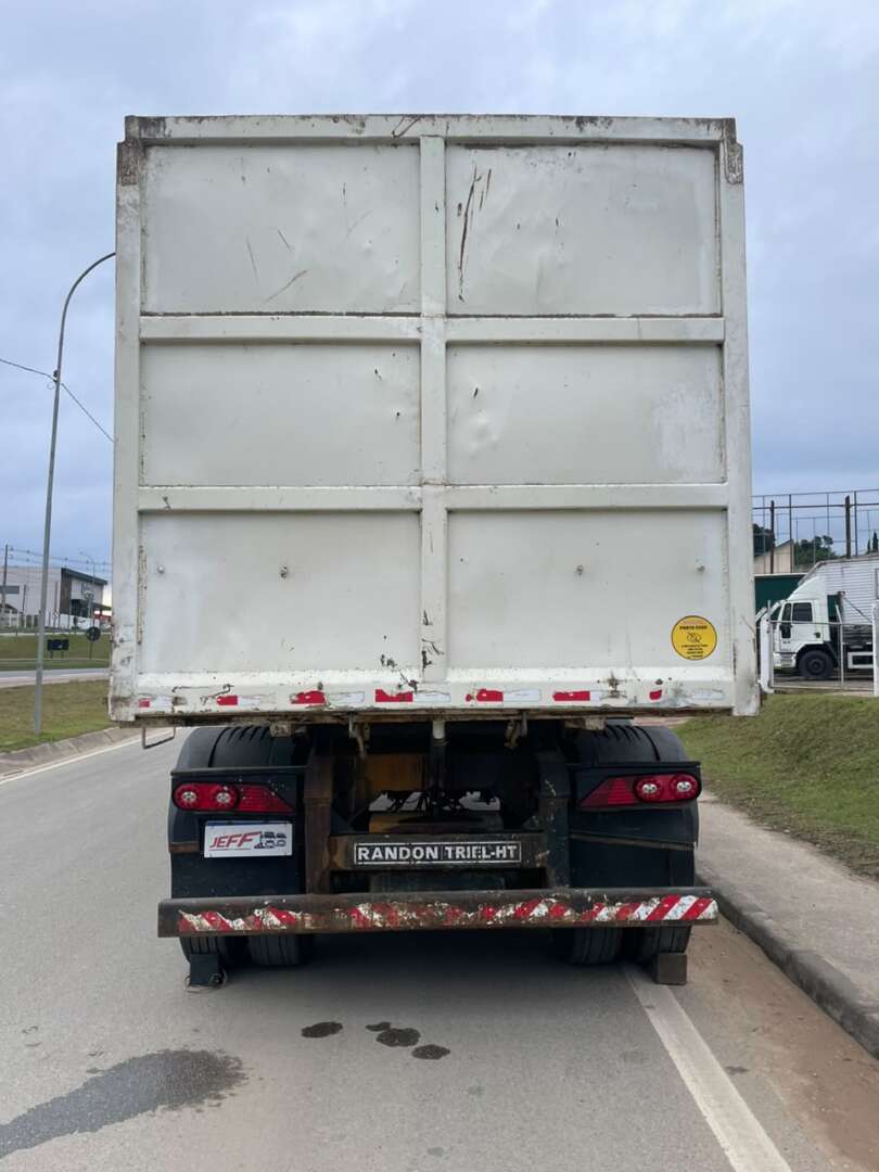 Carreta SEMI-REBOQUE BASCULANTE Randon ANO 2021 3 Eixos de Jeff Caminhões e Carretas no Paraná