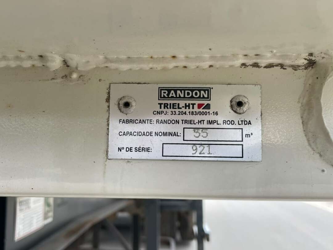 Carreta SEMI-REBOQUE BASCULANTE Randon ANO 2021 3 Eixos de Jeff Caminhões e Carretas no Paraná