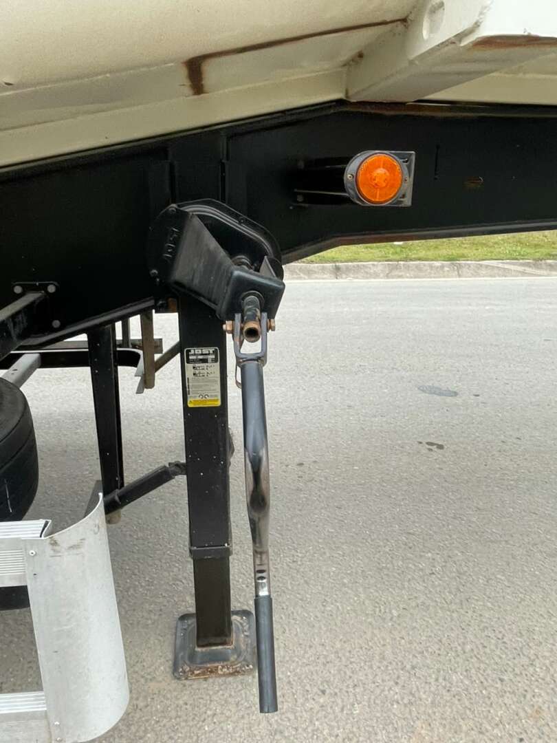 Carreta SEMI-REBOQUE BASCULANTE Randon ANO 2021 3 Eixos de Jeff Caminhões e Carretas no Paraná
