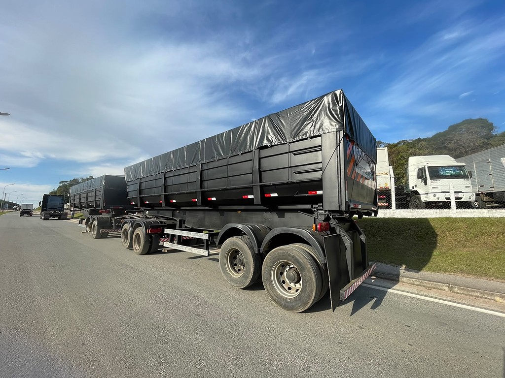 Carreta RODOTREM BASCULANTE Facchini ANO 2022 9 Eixos de Jeff Caminhões e Carretas no Paraná