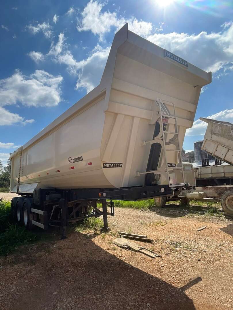 Carreta SEMI-REBOQUE BASCULANTE Metalesp ANO 2026 1 Eixo de Jeff Caminhões e Carretas no Paraná