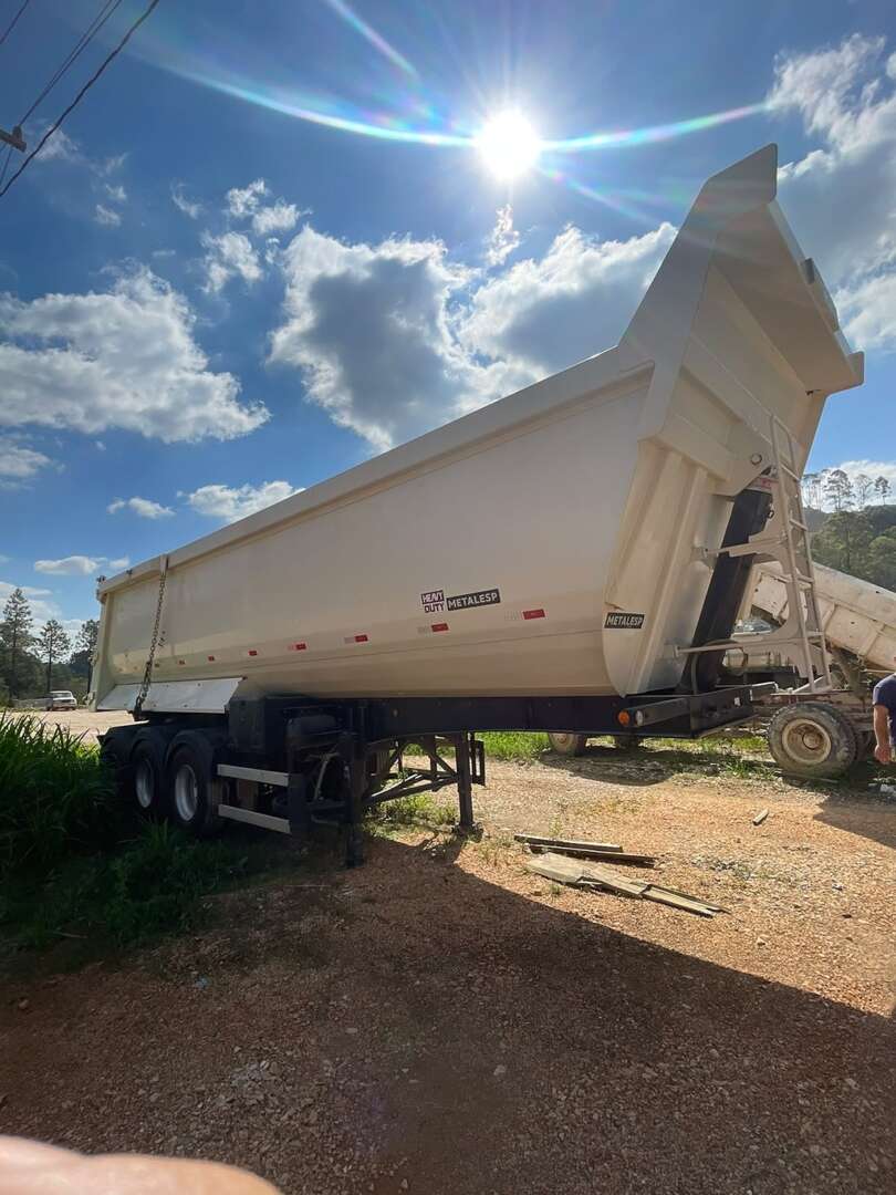 Carreta SEMI-REBOQUE BASCULANTE Metalesp ANO 2026 1 Eixo de Jeff Caminhões e Carretas no Paraná