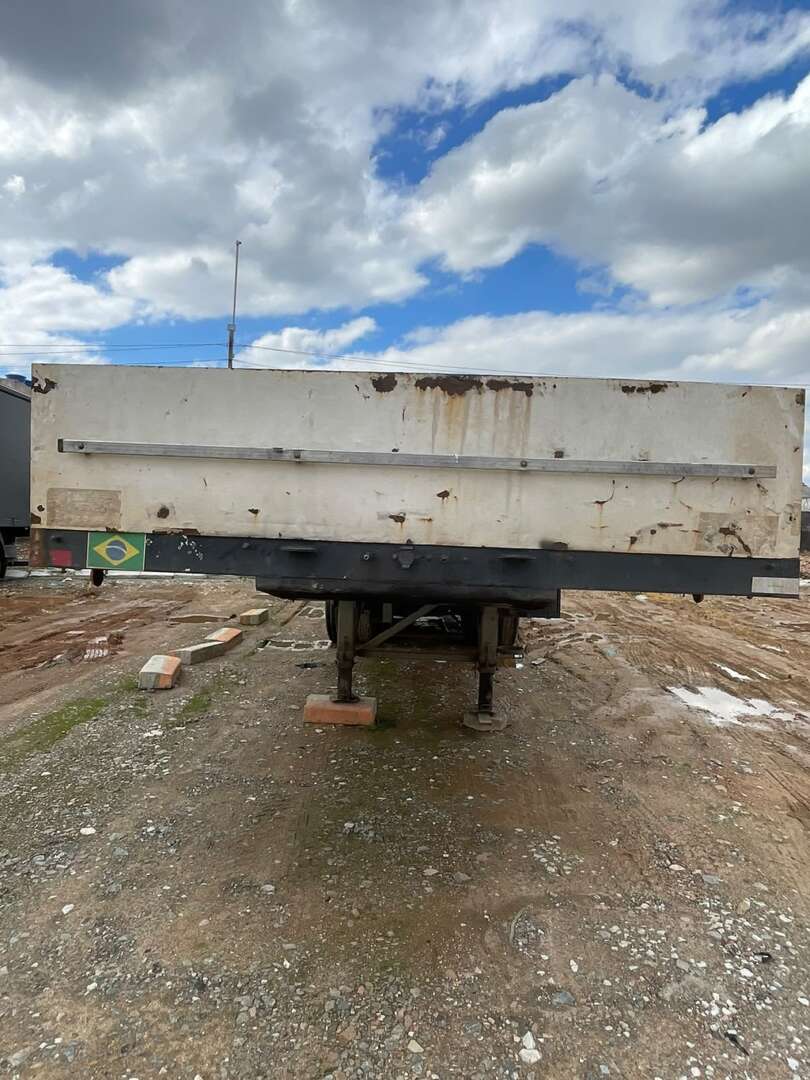Carreta SEMI-REBOQUE CARGA SECA Randon ANO 1995 3 Eixos de Jeff Caminhões e Carretas no Paraná