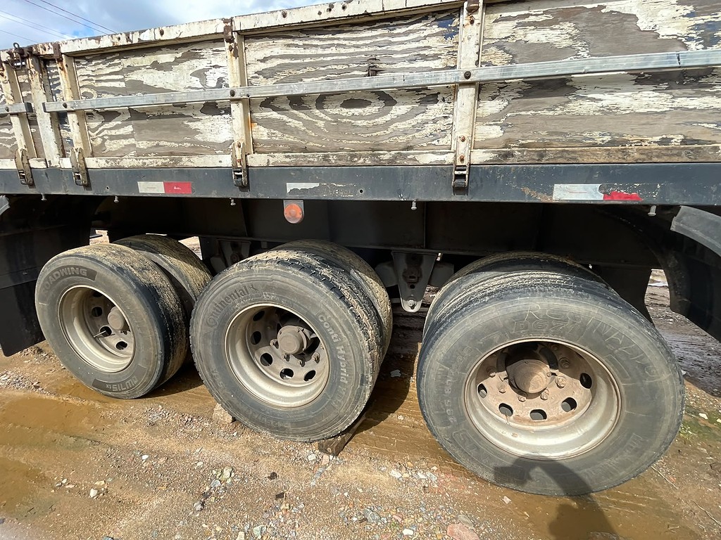 Carreta SEMI-REBOQUE CARGA SECA Randon ANO 1995 3 Eixos de Jeff Caminhões e Carretas no Paraná