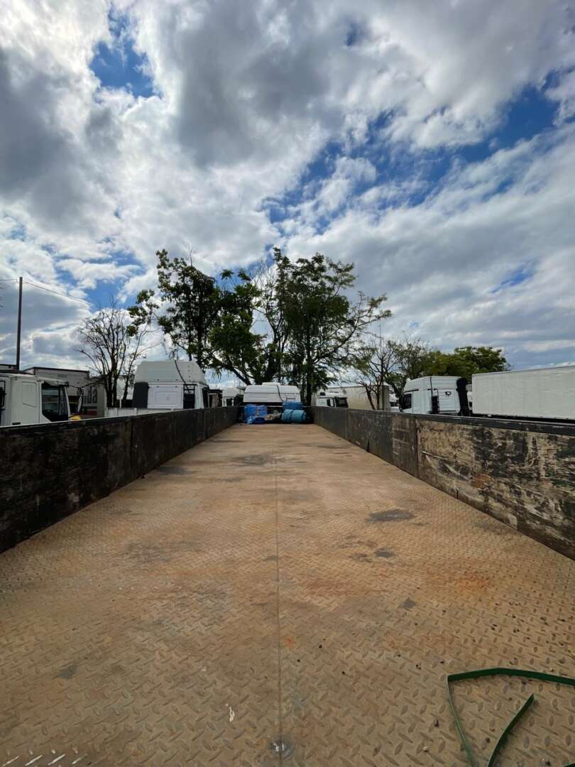 Carreta SEMI-REBOQUE CARGA SECA Randon ANO 1998 3 Eixos de Jeff Caminhões e Carretas no Paraná