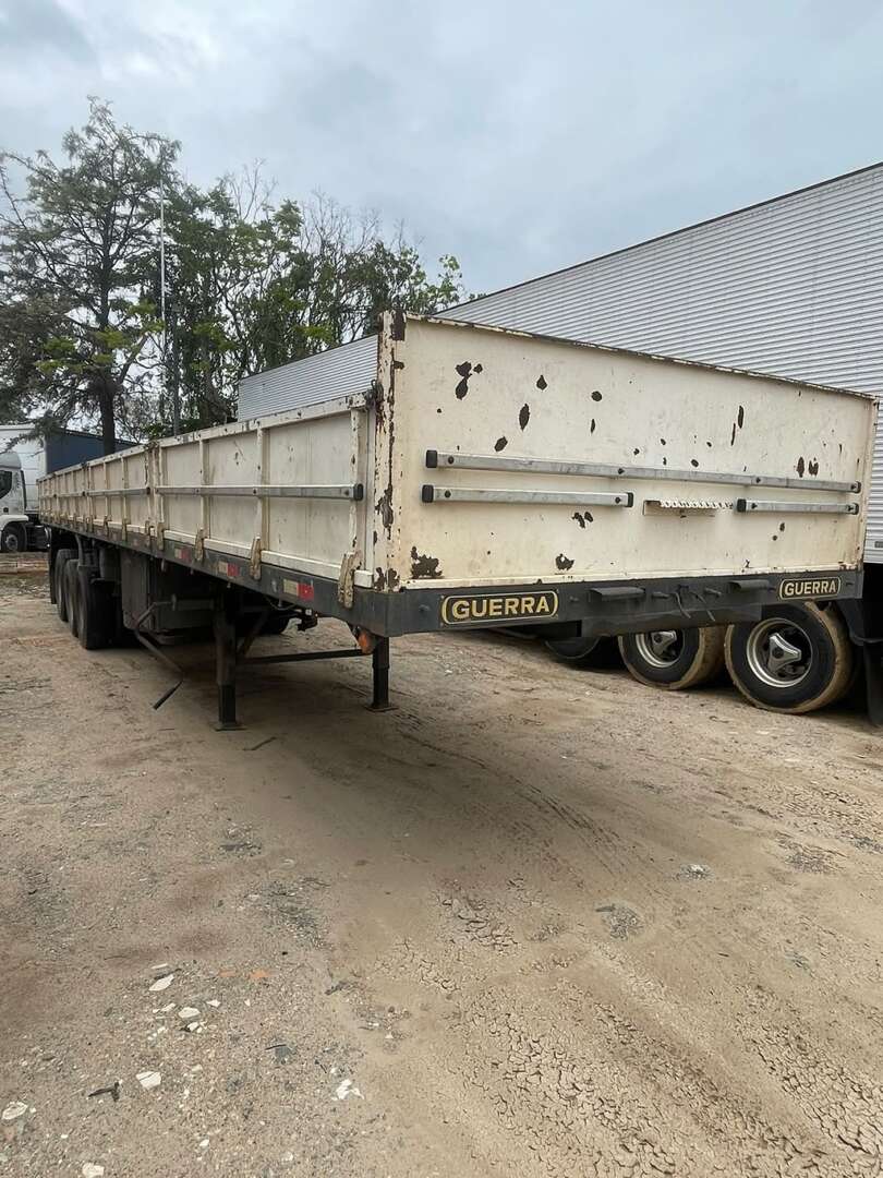 Carreta SEMI-REBOQUE CARGA SECA Guerra ANO 2008 3 Eixos de Jeff Caminhões e Carretas no Paraná