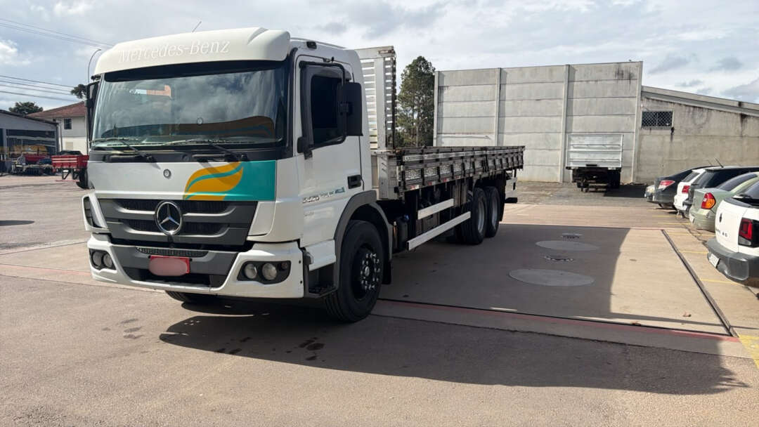 Caminhão MERCEDES BENZ MB 2426 Carroceria ANO 2018