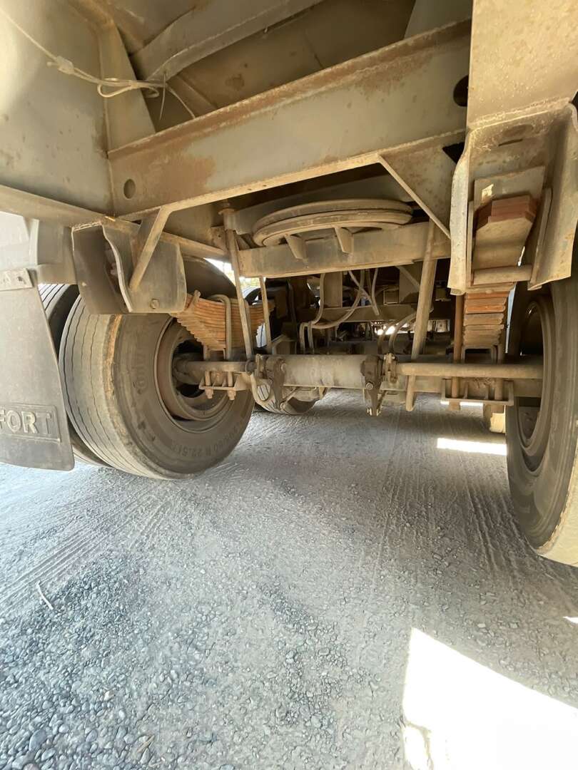 Carreta SEMI-REBOQUE BAU SIDER Randon ANO 2014 3 Eixos de Jeff Caminhões e Carretas no Paraná