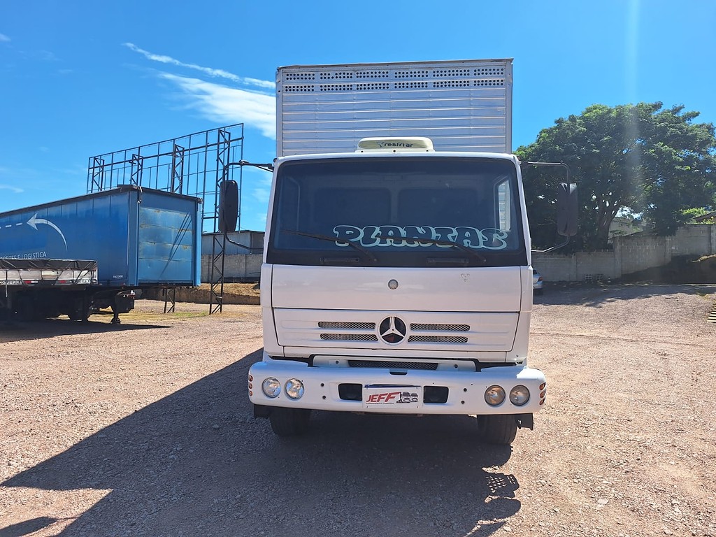 Caminhão MERCEDES BENZ MB 1720 Baú Furgão ANO 1999 de Jeff Caminhões e Carretas no Paraná