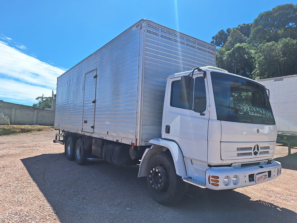 Caminhão MERCEDES BENZ MB 1720 Baú Furgão ANO 1999 de Jeff Caminhões e Carretas no Paraná
