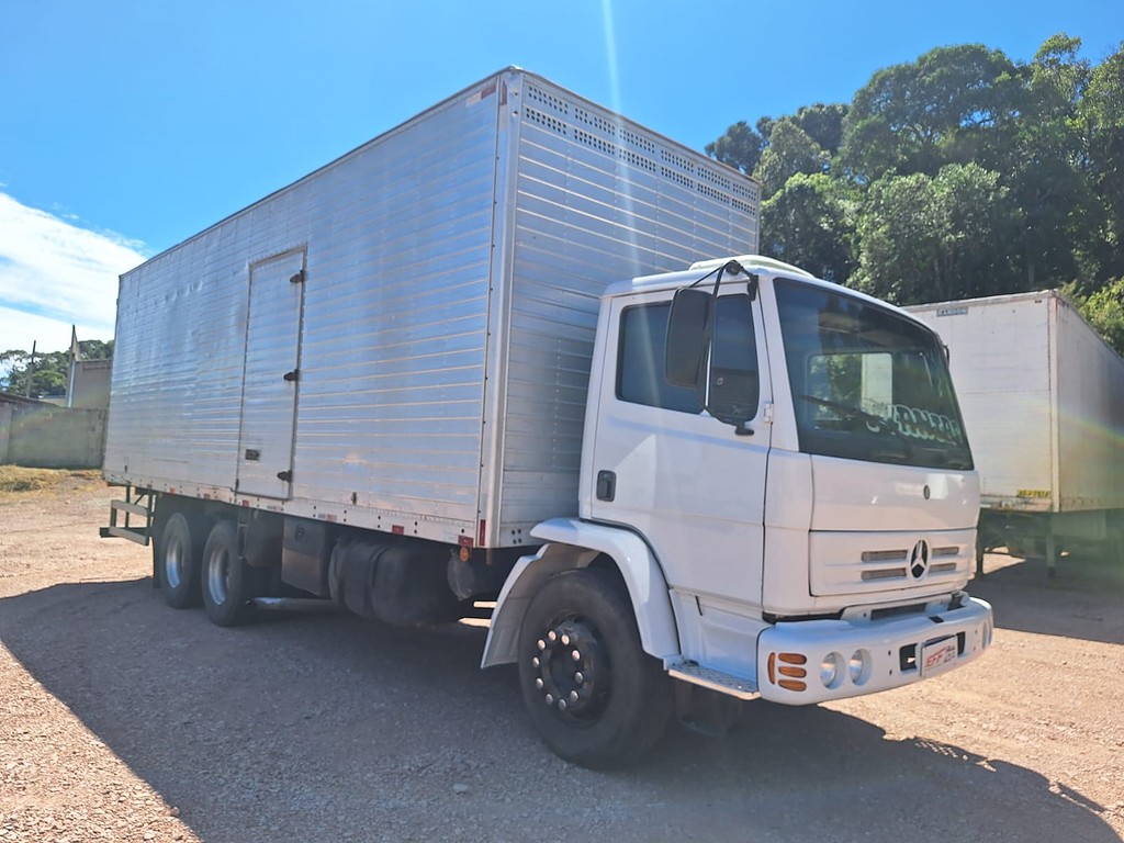 Caminhão MERCEDES BENZ MB 1720 Baú Furgão ANO 1999 de Jeff Caminhões e Carretas no Paraná