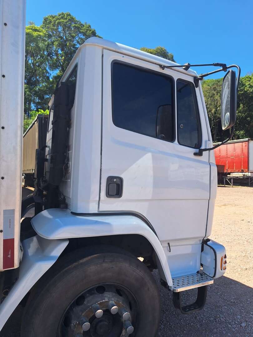 Caminhão MERCEDES BENZ MB 1720 Baú Furgão ANO 1999 de Jeff Caminhões e Carretas no Paraná