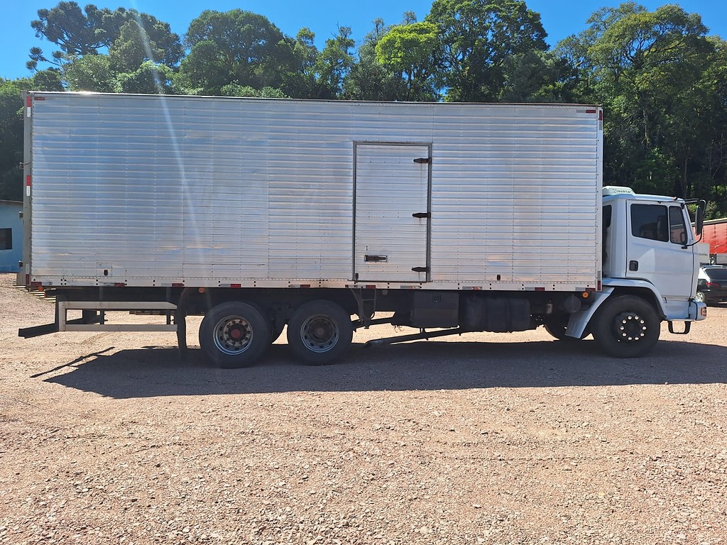 Caminhão MERCEDES BENZ MB 1720 Baú Furgão ANO 1999 de Jeff Caminhões e Carretas no Paraná