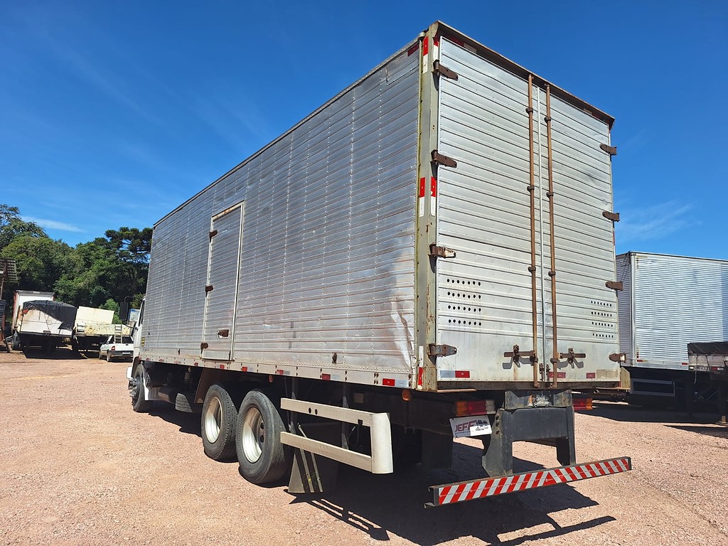 Caminhão MERCEDES BENZ MB 1720 Baú Furgão ANO 1999 de Jeff Caminhões e Carretas no Paraná
