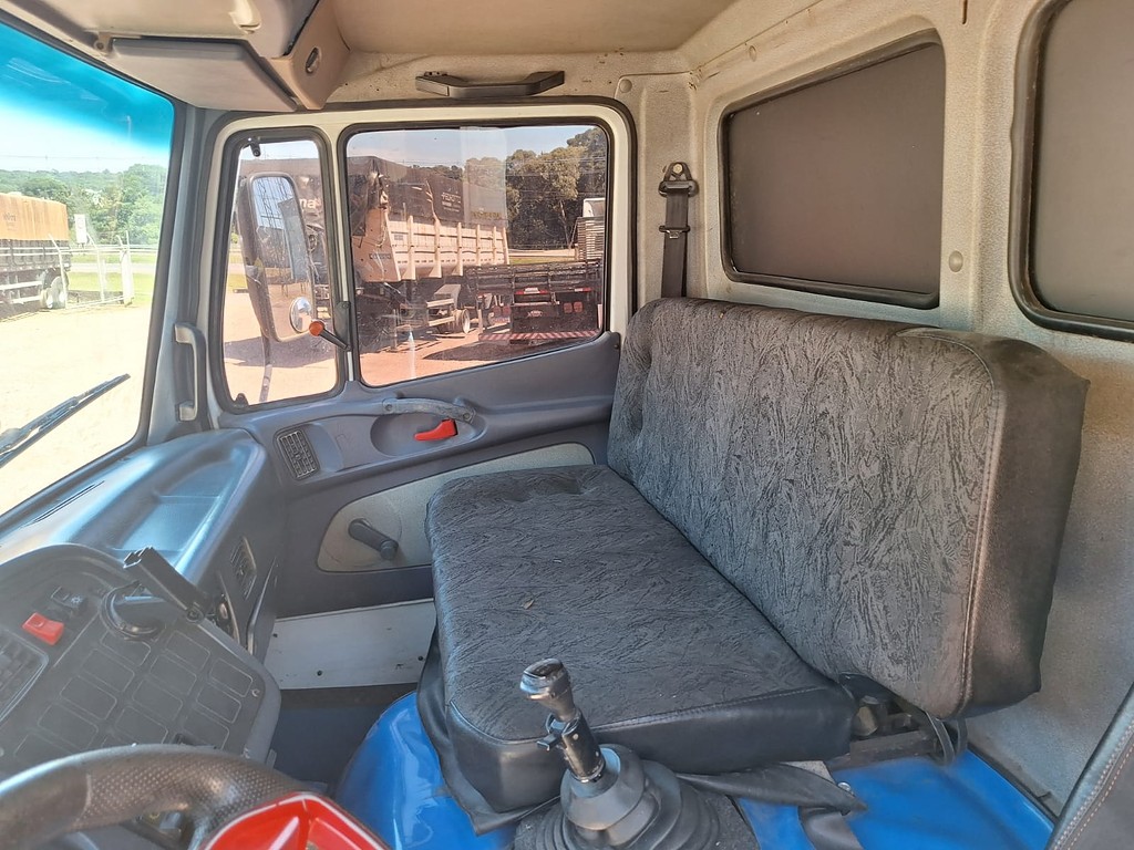 Caminhão MERCEDES BENZ MB 1720 Baú Furgão ANO 1999 de Jeff Caminhões e Carretas no Paraná